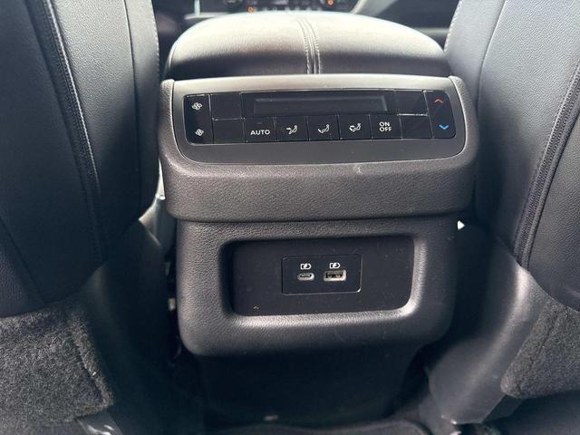 Photo of 2024 White Nissan Pathfinder