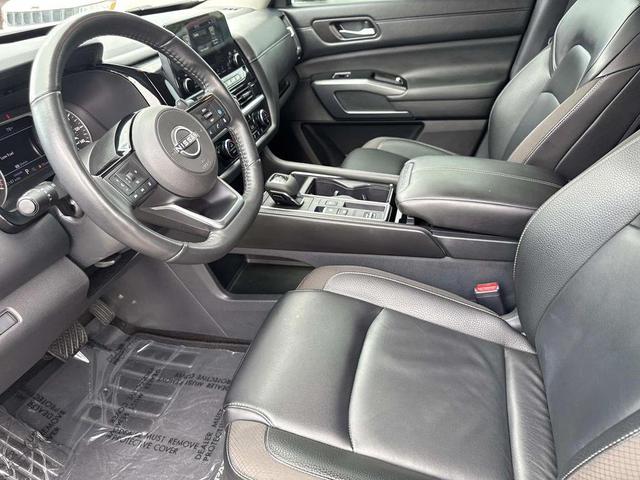 Photo of 2024 White Nissan Pathfinder