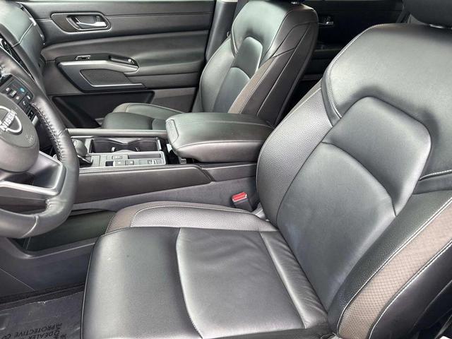 Photo of 2024 White Nissan Pathfinder