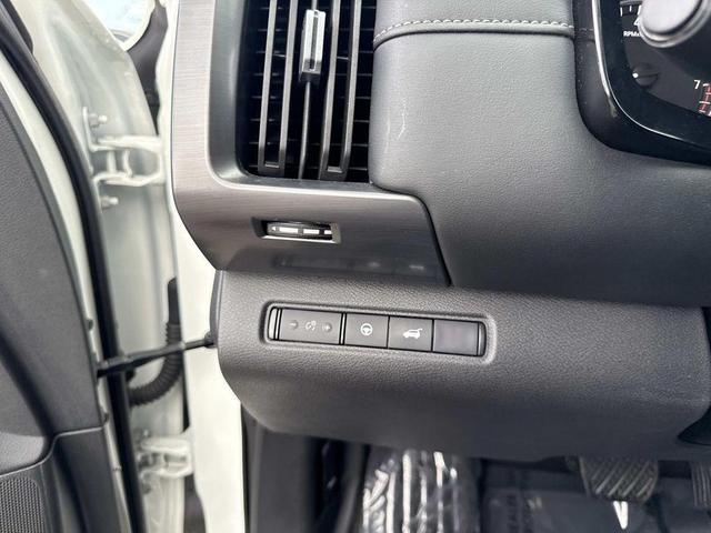Photo of 2024 White Nissan Pathfinder