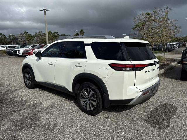 Photo of 2024 White Nissan Pathfinder
