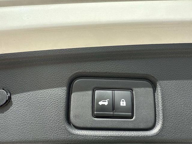Photo of 2024 White Nissan Pathfinder