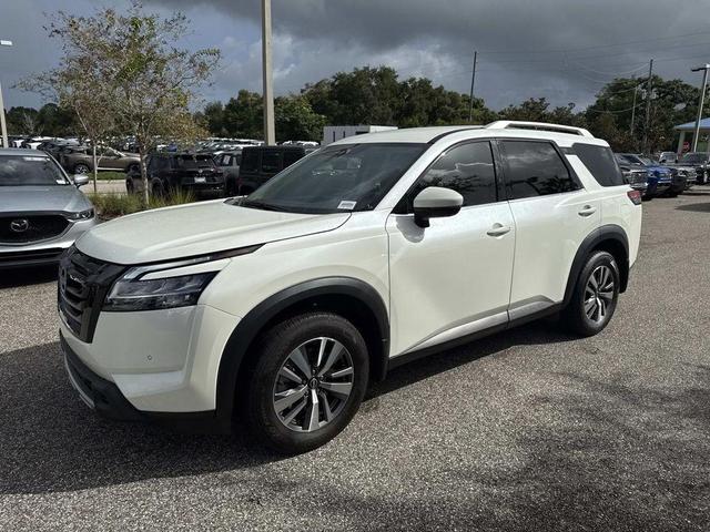 Photo of 2024 White Nissan Pathfinder