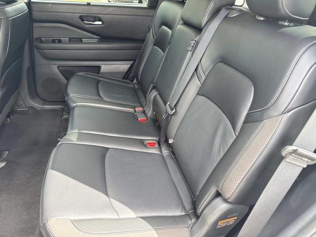Photo of 2024 White Nissan Pathfinder