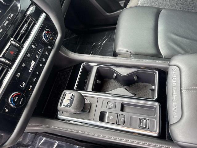 Photo of 2024 White Nissan Pathfinder