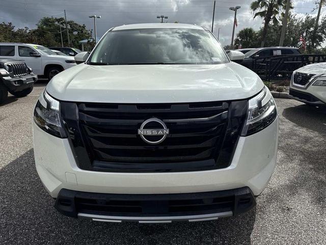 Photo of 2024 White Nissan Pathfinder