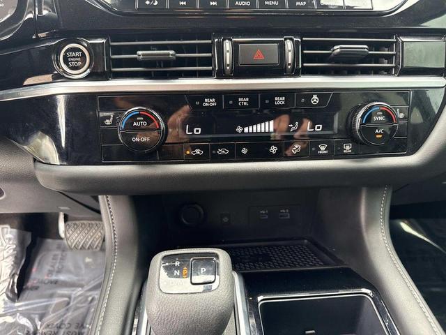 Photo of 2024 White Nissan Pathfinder