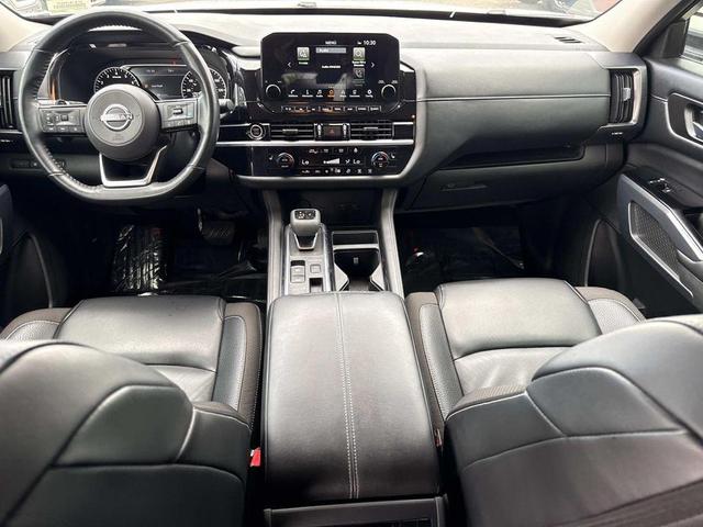 Photo of 2024 White Nissan Pathfinder