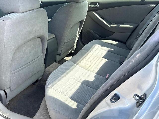 Photo of 2007 Radiant Silver Nissan Altima