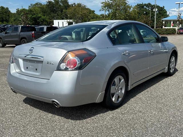 Photo of 2007 Radiant Silver Nissan Altima