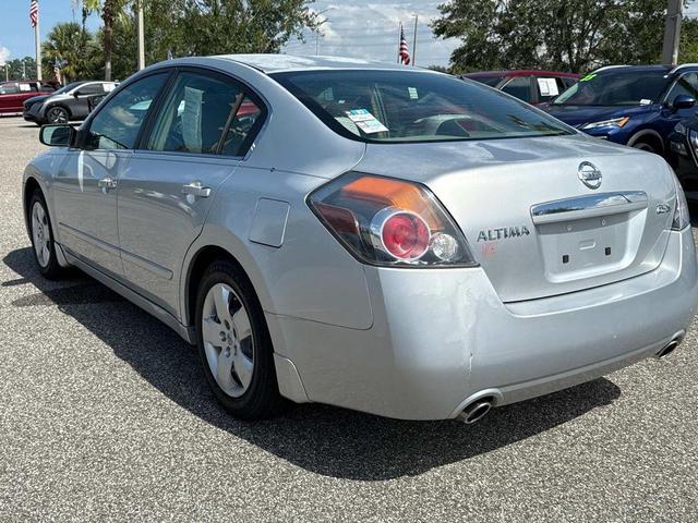 Photo of 2007 Radiant Silver Nissan Altima