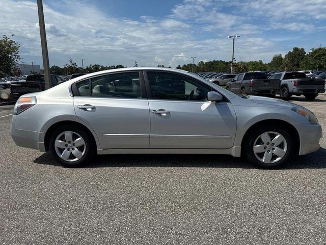 Photo of 2007 Radiant Silver Nissan Altima