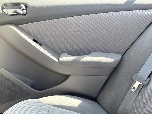 Photo of 2007 Radiant Silver Nissan Altima