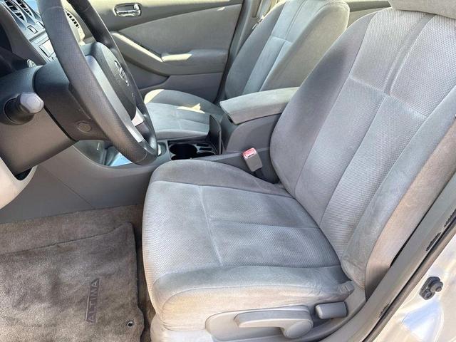 Photo of 2007 Radiant Silver Nissan Altima