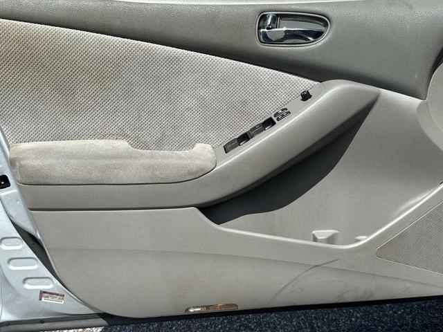 Photo of 2007 Radiant Silver Nissan Altima
