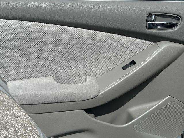 Photo of 2007 Radiant Silver Nissan Altima