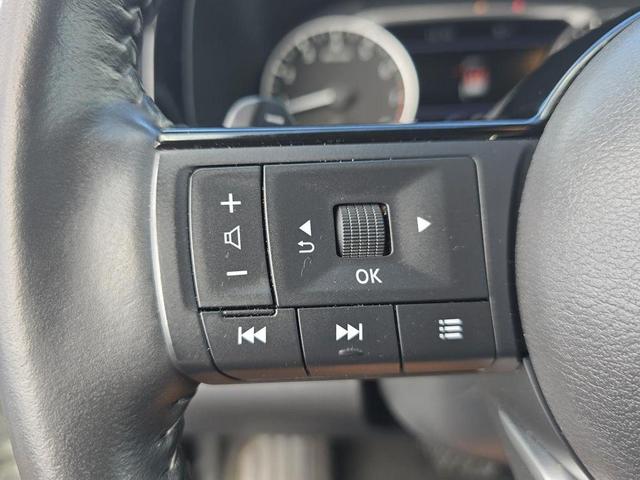 Photo of 2023 White Nissan Pathfinder