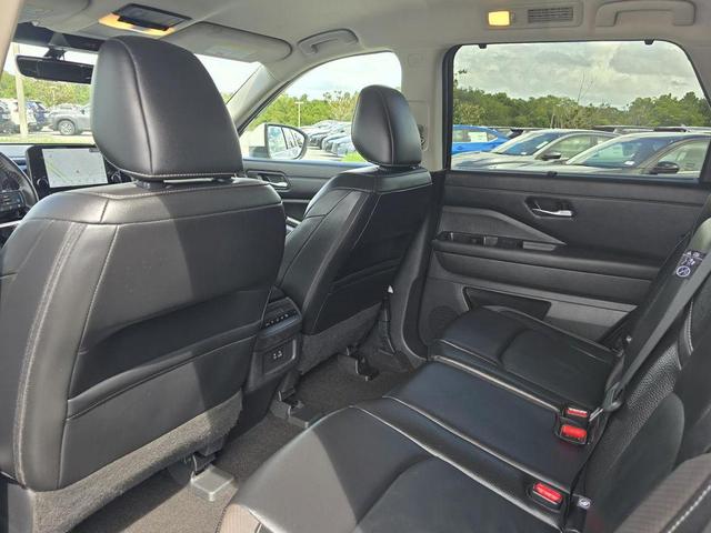Photo of 2023 White Nissan Pathfinder