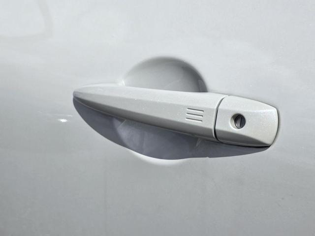 Photo of 2023 White Nissan Pathfinder