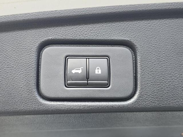 Photo of 2023 White Nissan Pathfinder