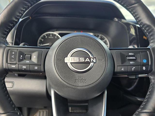 Photo of 2023 White Nissan Pathfinder