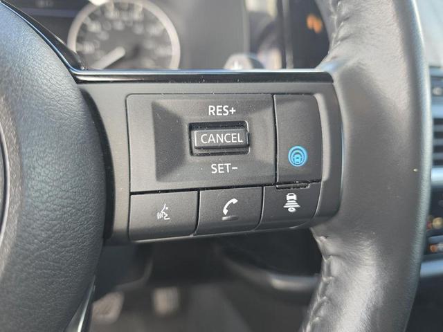 Photo of 2023 White Nissan Pathfinder