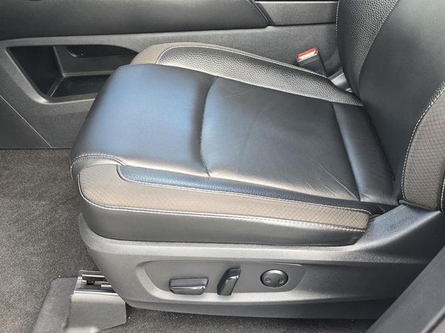 Photo of 2023 White Nissan Pathfinder