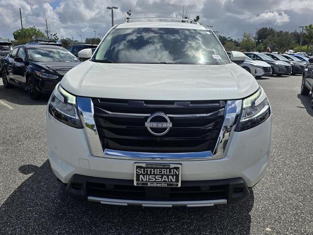 Photo of 2023 White Nissan Pathfinder