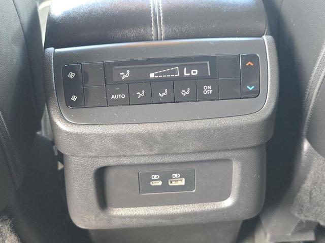 Photo of 2023 White Nissan Pathfinder