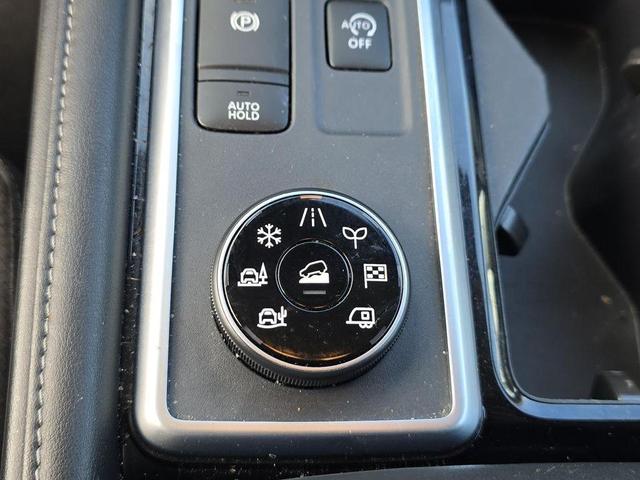 Photo of 2023 White Nissan Pathfinder