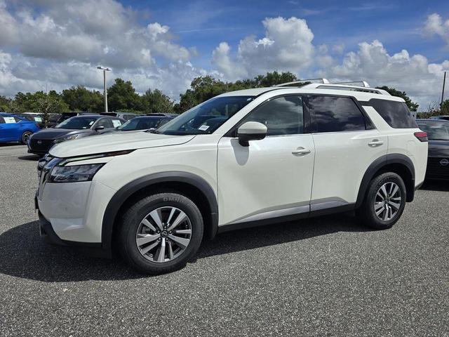 Photo of 2023 White Nissan Pathfinder