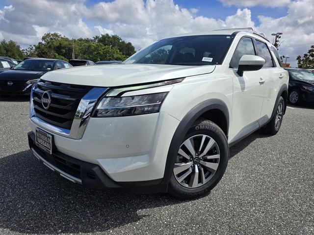 Photo of 2023 White Nissan Pathfinder
