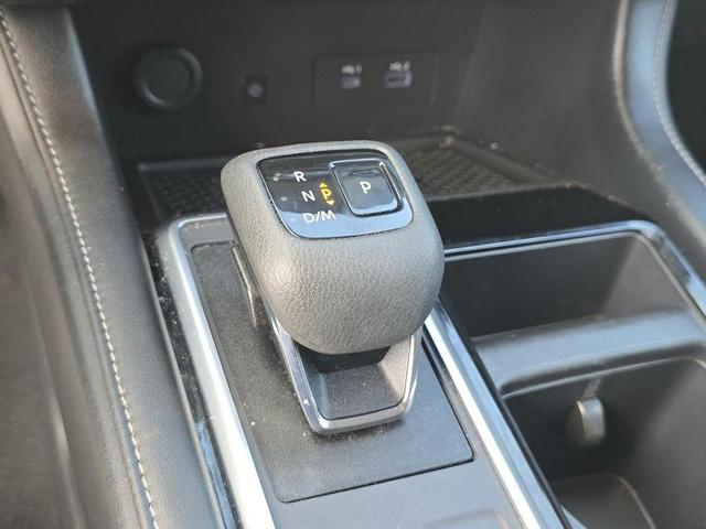 Photo of 2023 White Nissan Pathfinder