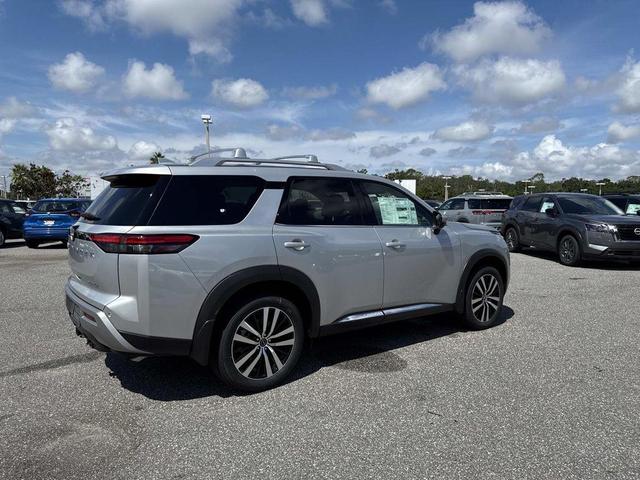 Photo of 2025 Brilliant Silver Metallic Nissan Pathfinder