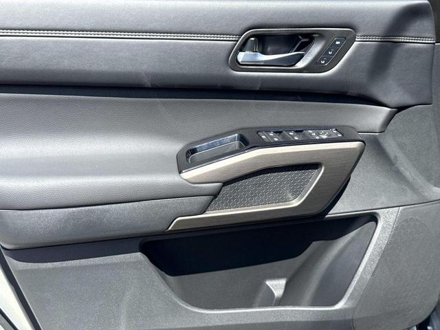Photo of 2025 Brilliant Silver Metallic Nissan Pathfinder