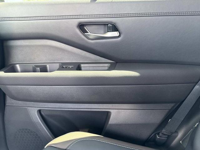 Photo of 2025 Brilliant Silver Metallic Nissan Pathfinder