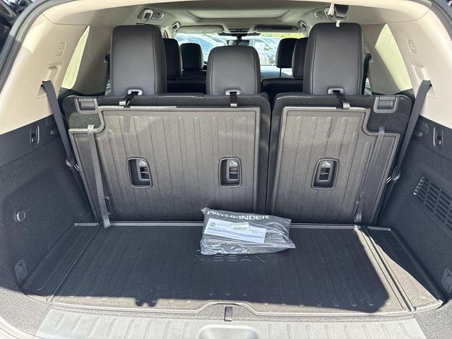 Photo of 2025 Brilliant Silver Metallic Nissan Pathfinder