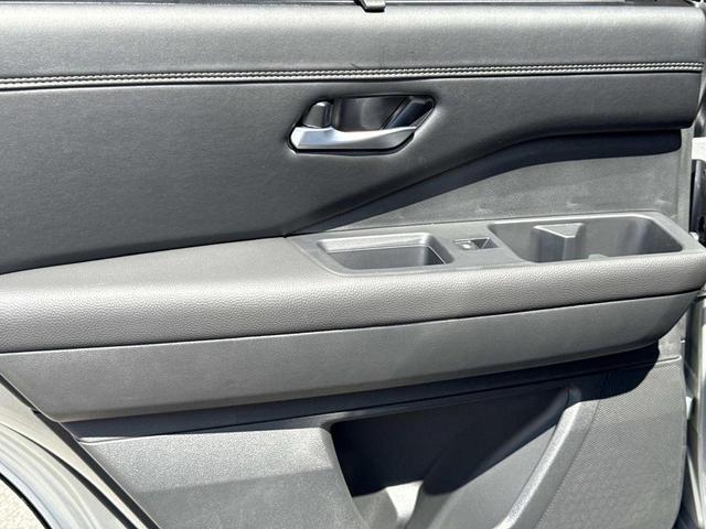 Photo of 2025 Brilliant Silver Metallic Nissan Pathfinder