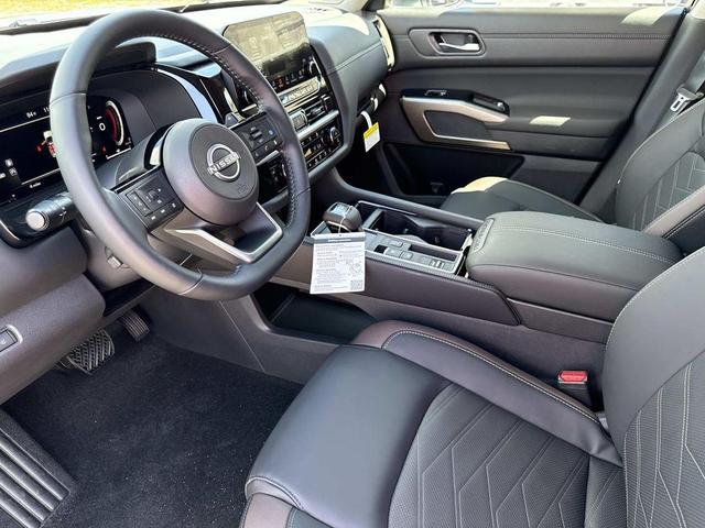 Photo of 2025 Brilliant Silver Metallic Nissan Pathfinder