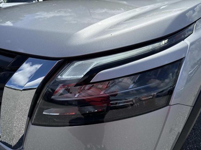 Photo of 2025 Brilliant Silver Metallic Nissan Pathfinder