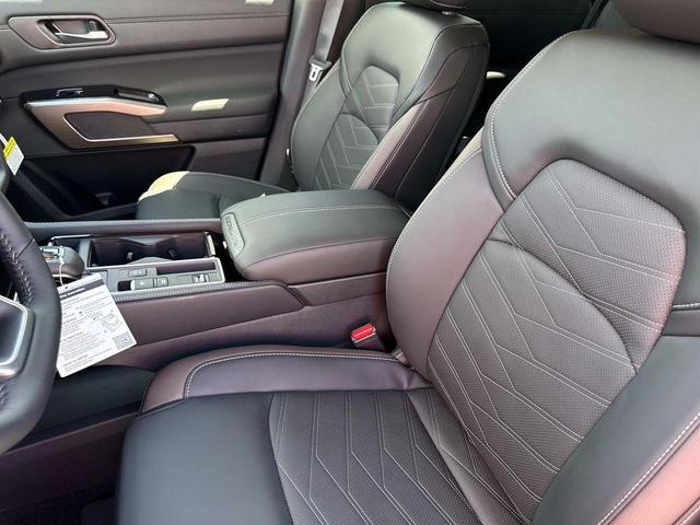 Photo of 2025 Brilliant Silver Metallic Nissan Pathfinder