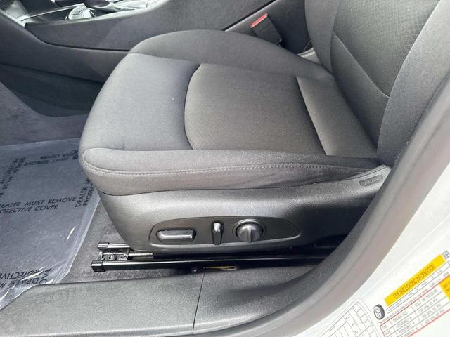 Photo of 2023 Summit White Chevrolet Malibu
