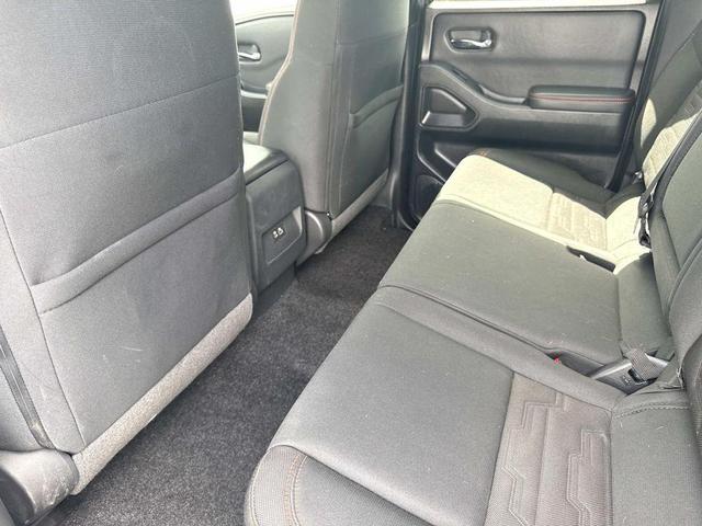 Photo of 2022 Glacier White Nissan Frontier