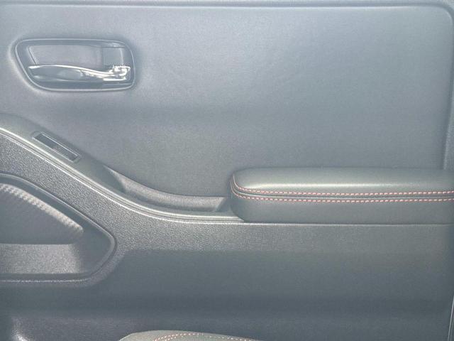 Photo of 2022 Glacier White Nissan Frontier