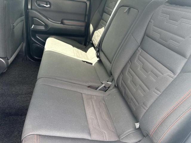 Photo of 2022 Glacier White Nissan Frontier