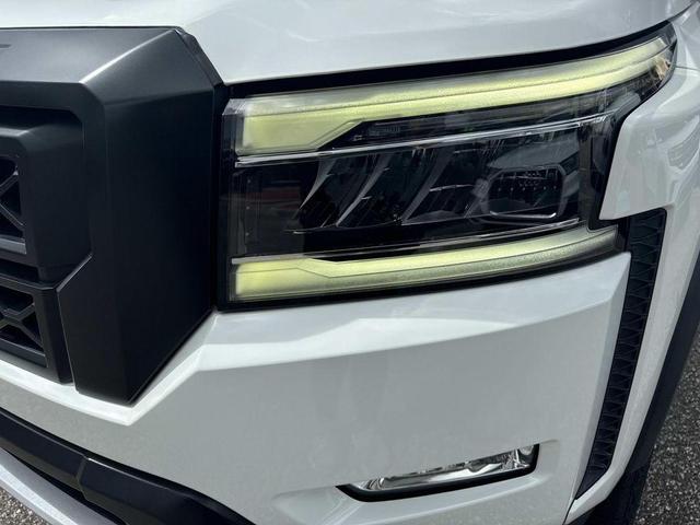 Photo of 2022 Glacier White Nissan Frontier