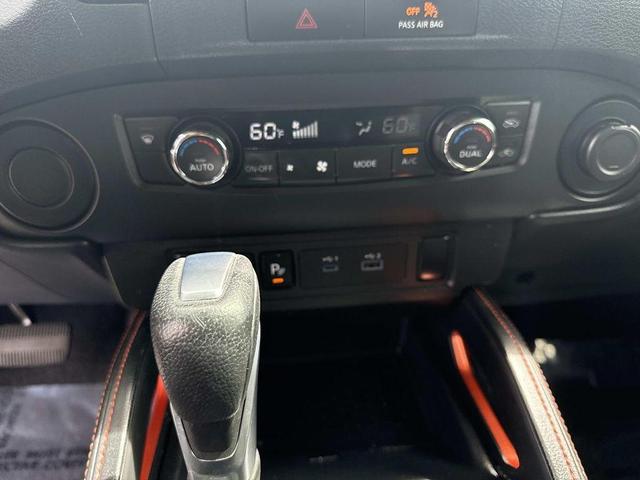 Photo of 2022 Glacier White Nissan Frontier
