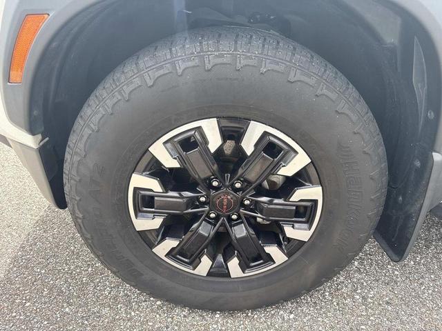 Photo of 2022 Glacier White Nissan Frontier