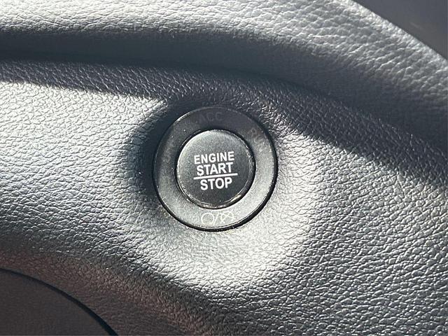 Photo of 2019 Granite Crystal Clearcoat Metallic Jeep Cherokee