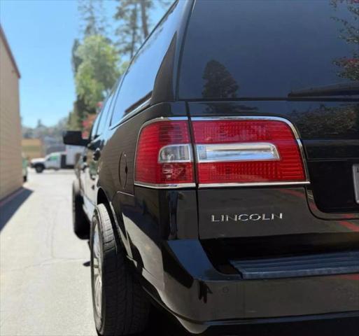 Photo of 2013 Black Lincoln Navigator